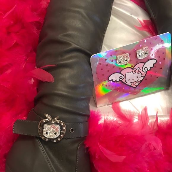 Gorgeous vintage y2k super tall hello kitty boots and crystal earrings set๐๐ - Picture 10 of 14